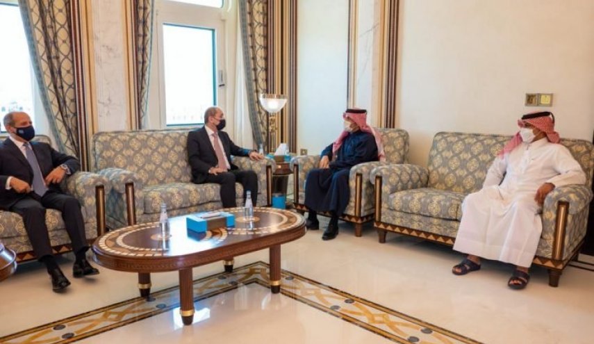 وزير الخارجية القطري يلتقي نظيره الأردني