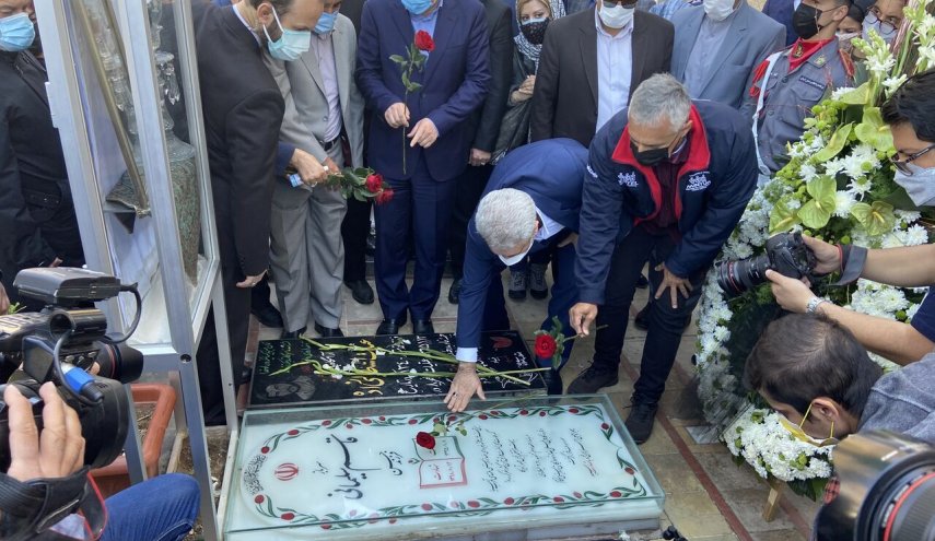 وزير السياحة الفنزويلي يزور مرقد الشهيد سليماني