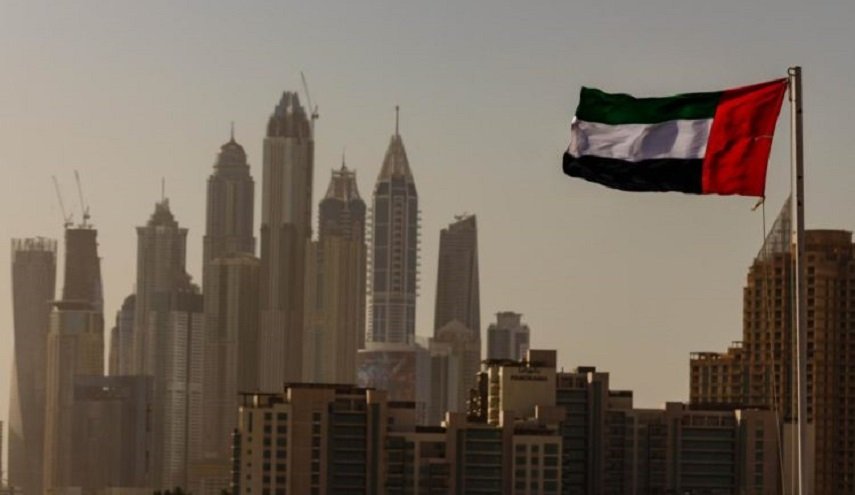 رجل أعمال إماراتي يتقدم بطلب للحصول على الجنسية 