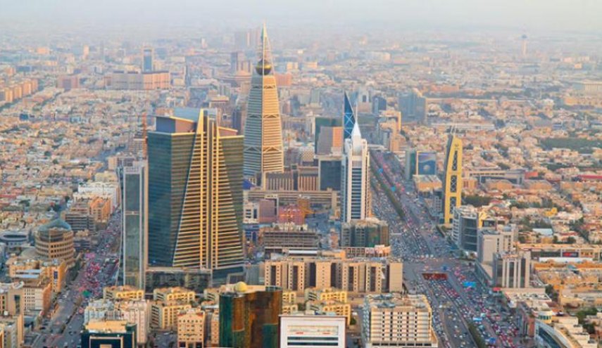 السعودية تعلن استهداف الرياض بصاروخ بالستي وطائرات مسيرة