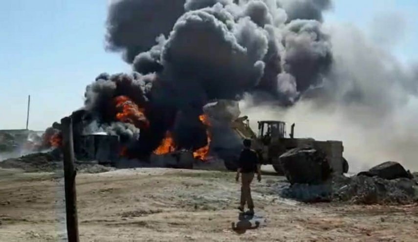 غارات مجهولة تضرب مصافي النفط السوري المسروق بريف حلب