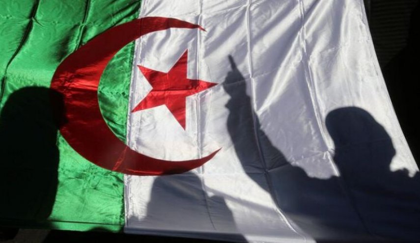 الجزائر..دعوات للتهدئة والحوار بعد احتجاجات ضد حكم قضائي على ناشط 
