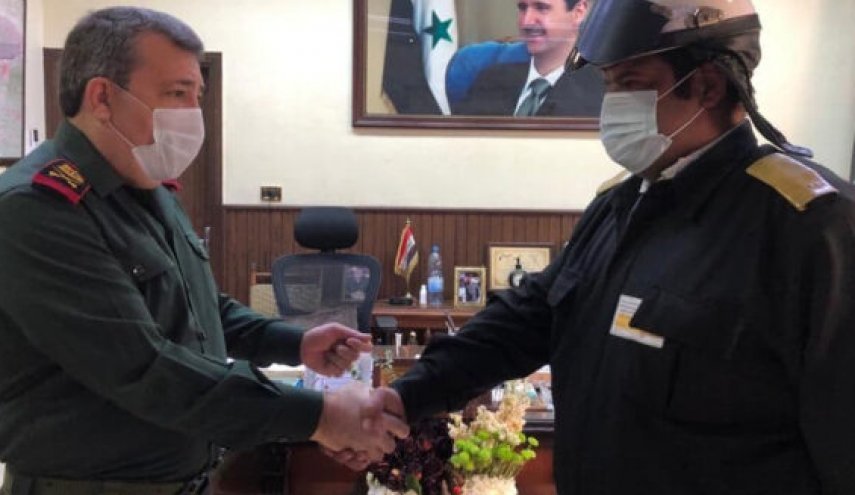 بطولة شرطيي مرور سوريين امام محل مجوهرات