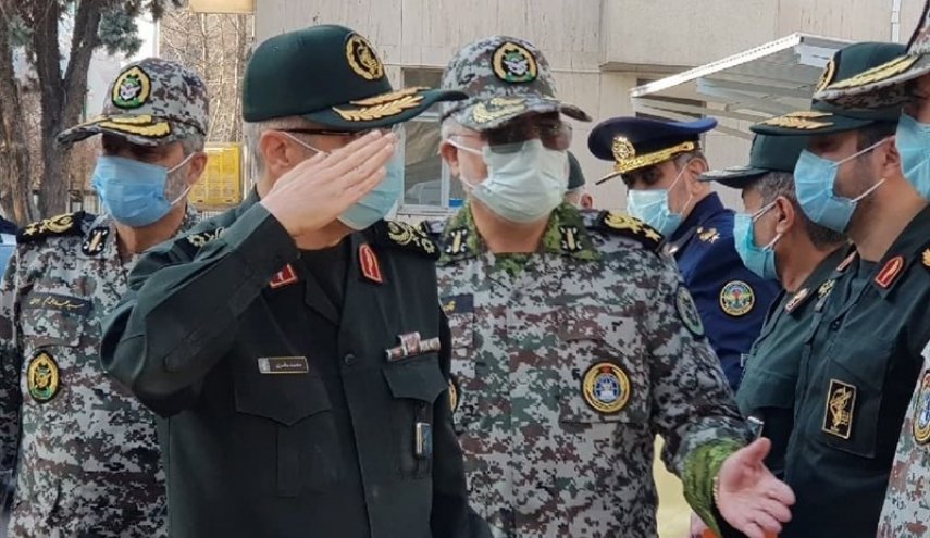 اللواء باقري وأمير موسوي يتفقدان مقر خاتم الأنبياء (ص) للدفاع الجوي