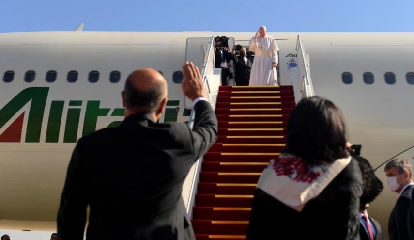 بابا الفاتيكان يبعث رسالة للرئيس والشعب العراقي أثناء مغادرته
