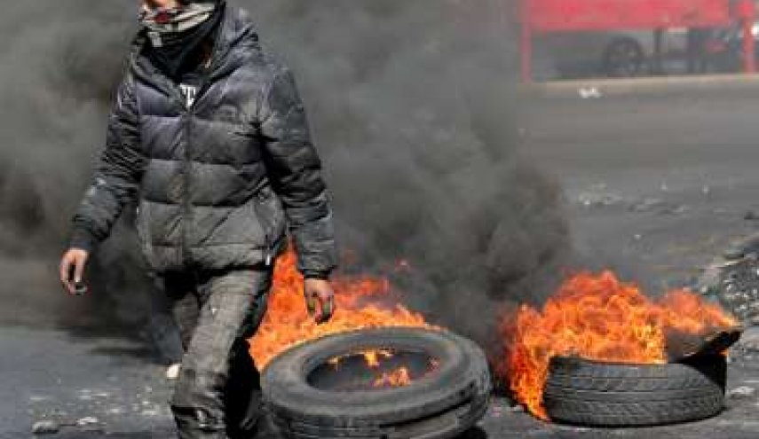 لبنان: ضحيتان نتيجة قطع أوتوستراد بيروت – الشمال