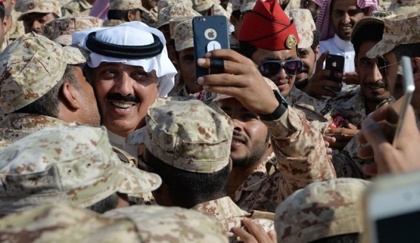بالصور/ ظهور جديد ونادر للأمير متعب بن عبدالله