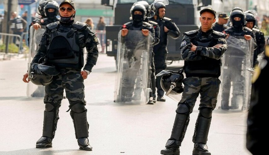 اغلاق شارع في تونس العاصمة بعد فض اعتصام فيه