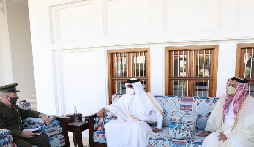 أمير قطر يلتقي قائد القيادة المركزية الأمريكية 