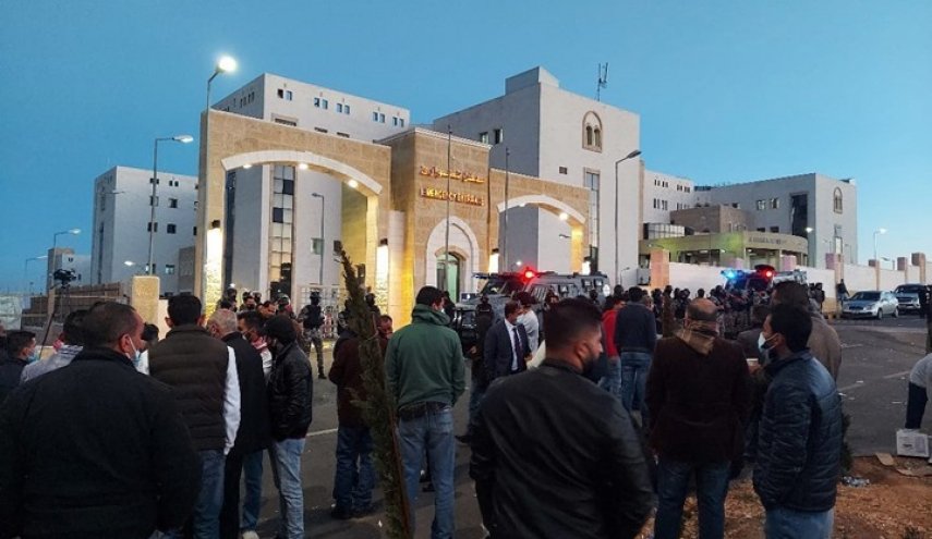 الأردن.. احتجاجات بعد مأساة وفيات مستشفى السلط

