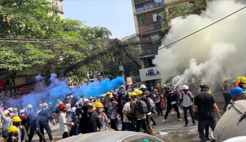 مقتل 39 متظاهرًا وحرق مصانع صينية في ميانمار
