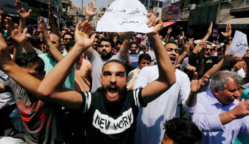 الأردن يفرض قيوداً على الإنترنت لتعطيل الاحتجاجات
