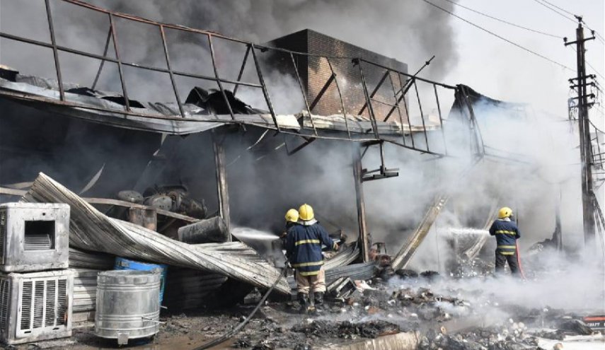 بالصور..50 فرقة تشارك في اخماد حريق كرادة ببغداد
