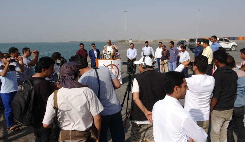 مؤتمر صحفي في ميناء الحديدة يبين الكارثة التي خلفها احتجاز العدوان سفن النفط