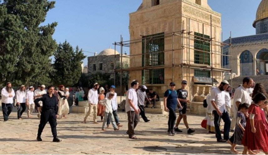 عشرات المستوطنين يقتحمون المسجد الأقصى