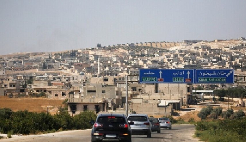 سوريا.. إغلاق 3 معابر إنسانية في إدلب وحلب إثر تعرضها لقصف المسلحين