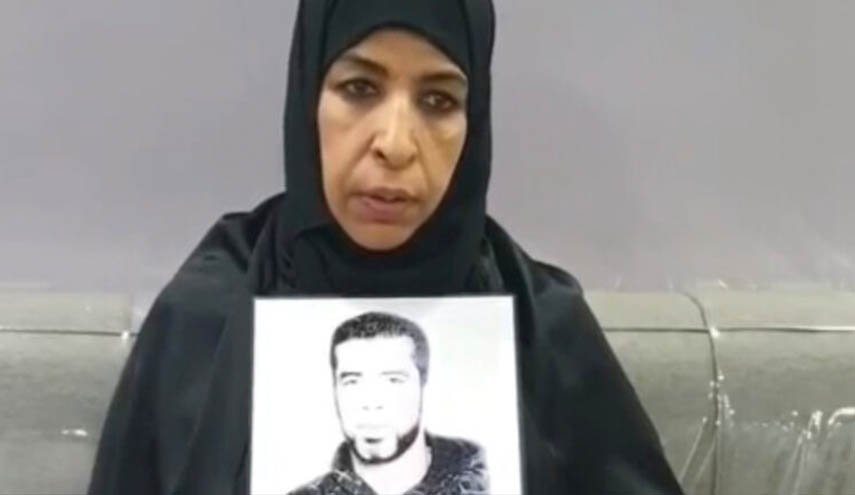 والدة المعتقل 