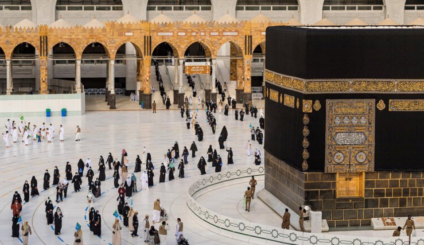 السعودية.. شاهد يروي تفاصيل القبض على شخص ردد شعارات مناصرة لتنظيمات إرهابية في الحرم المكي
