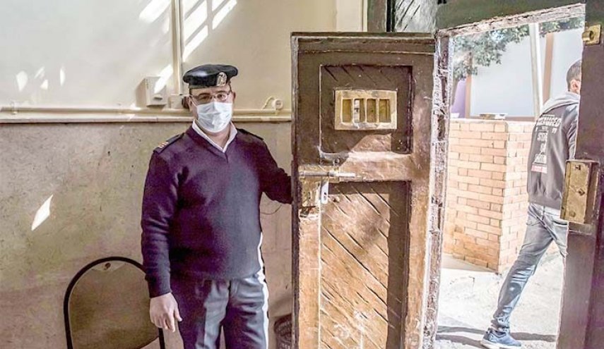 تقرير حقوقي: الحبس الاحتياطي عقوبة للتنكيل بمعارضي السيسي