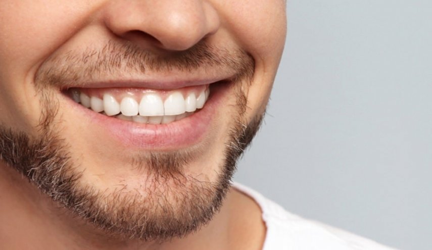 وصفة طبيعية ورخيصة لتبييض الأسنان في المنزل