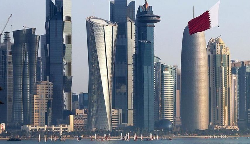 قطر تقلص عدد الموظفين وتمنع التراويح بالمساجد 
