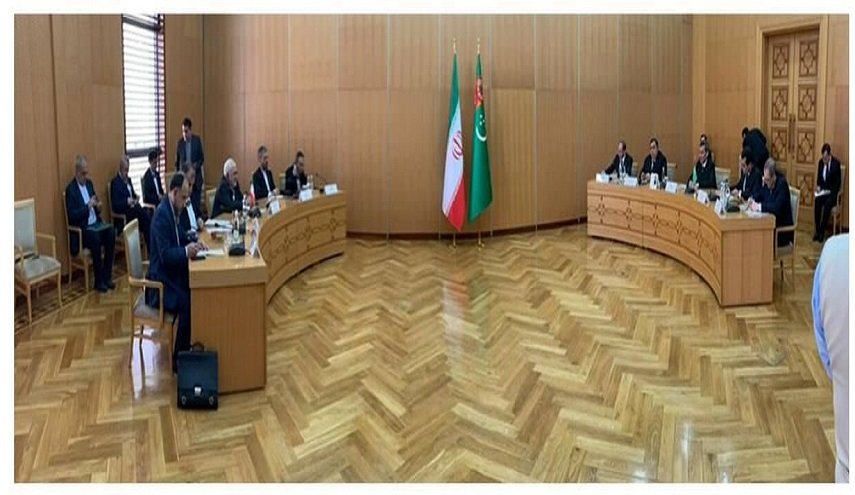 وزيرا خارجية ايران وتركمنستان يوقعان على وثيقة التعاون 