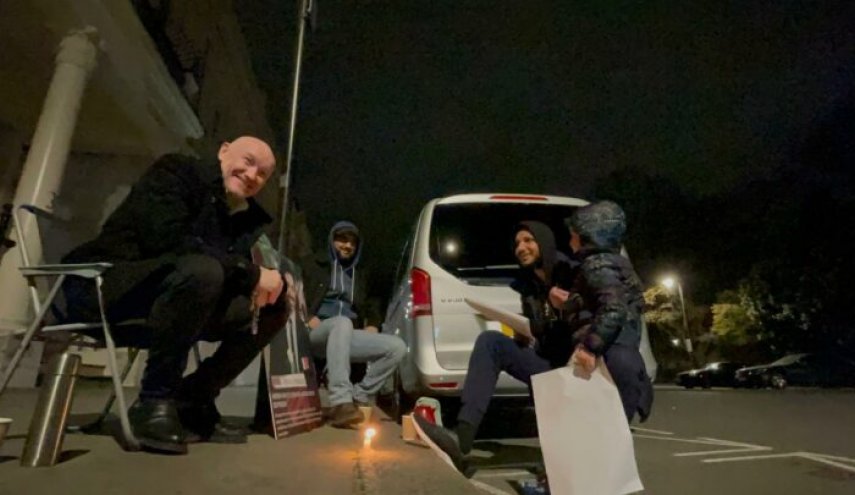 حقوقي دولي يعتصم في لندن مطالبا بالإفراج عن ناشط بحريني