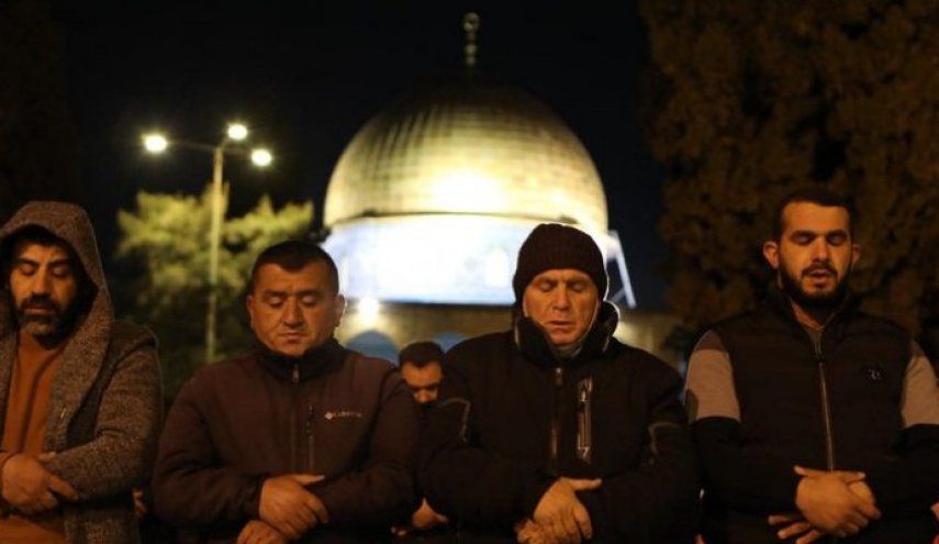 الاحتلال يمنع أذان العشاء بالأقصى وفلسطين تدعو العالم للتدخل