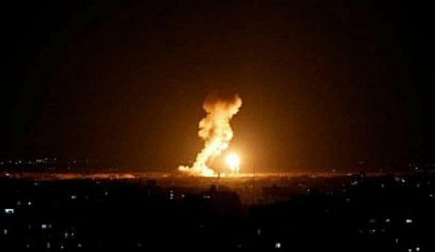 طيران ومدفعية الاحتلال يستهدفان وسط وجنوب قطاع غزة 