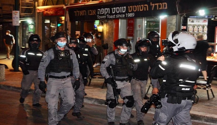 شرطة الاحتلال تجدد اعتداءها على المتظاهرين في يافا
