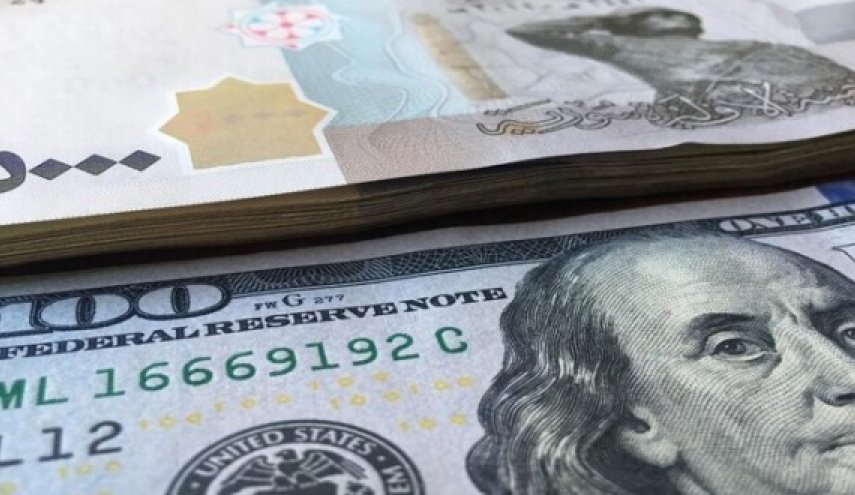 سوريا.. خفض جديد في سعر الدولار للتجار والصناعيين
