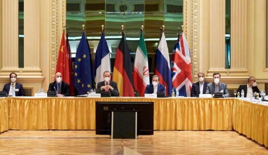 كاتب عربي يوضح لماذا يجب مساندة ايران في معركة الاتفاق النووي 