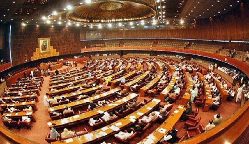 البرلمان الباكستاني يناقش مسألة طرد السفير الفرنسي
