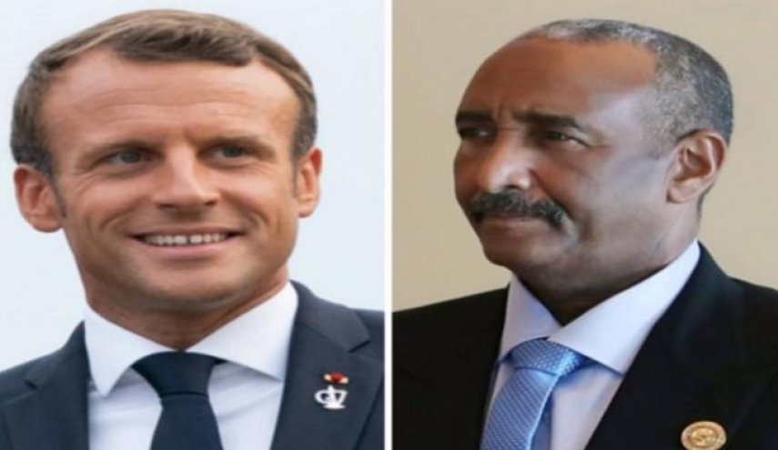 بعد مقتل ديبي .. ماكرون والبرهان يبحثان الوضع التشادي