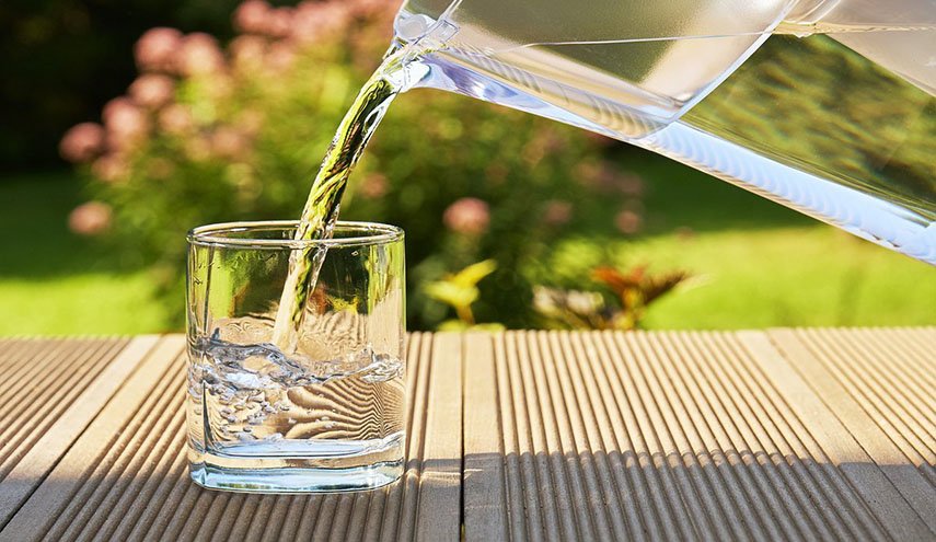 هذا ماذا يحدث لجسمك عندما تشرب الماء فقط لمدة 30 يوماً