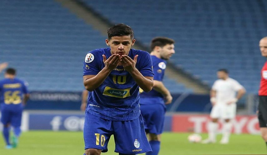 اعلامي سعودي يطالب فريق الاهلي باصابة لاعب ايراني!