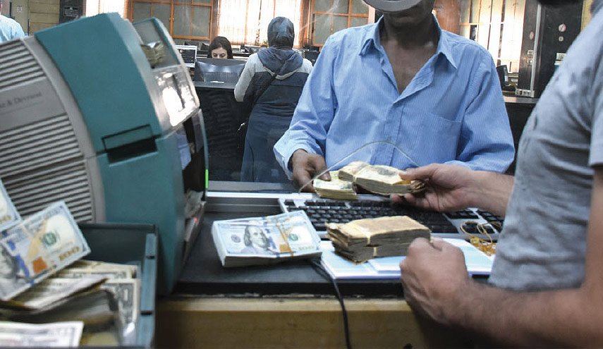 كيف انعكس قرار تسليم الحوالات بالدولار في سوريا على السوق؟