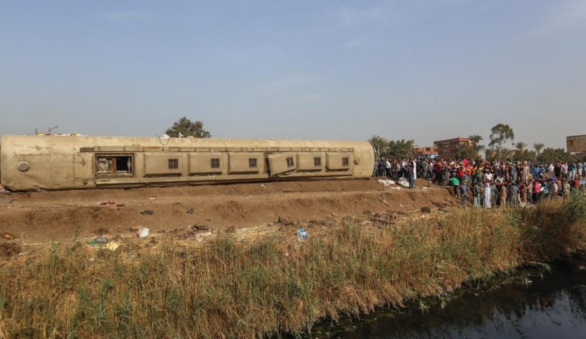 سخرية من اتهام وزير النقل المصري 