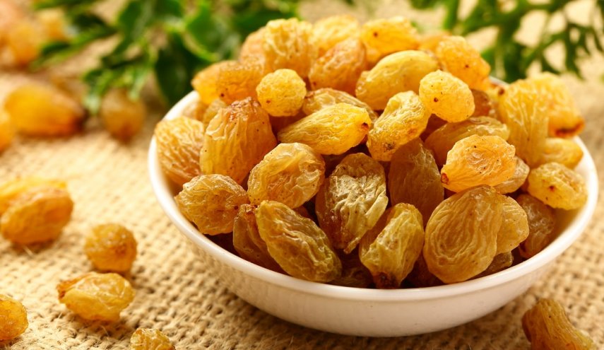 ماذا يحصل في الجسم عند تناول حفنة من الزبيب يوميا؟