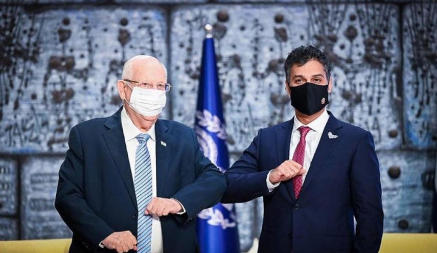 سفير الإمارات في تل أبيب ينشر صورته مع ملكة الطعام الهندي!