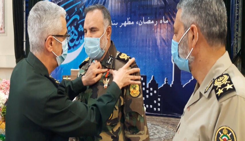 نشان درجه یک فتح به فرمانده نیروی زمینی ارتش اعطا شد