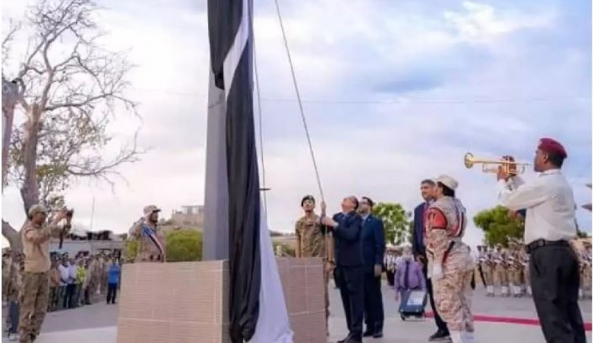 الانتقالي يرفع علما جديدا في إحدى مديريات عدن 