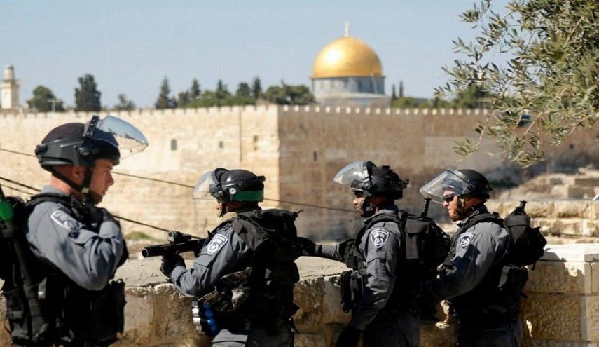 الاحتلال يدفع بتعزيزات كبيرة إلى القدس خشية من تدهور الاوضاع 
