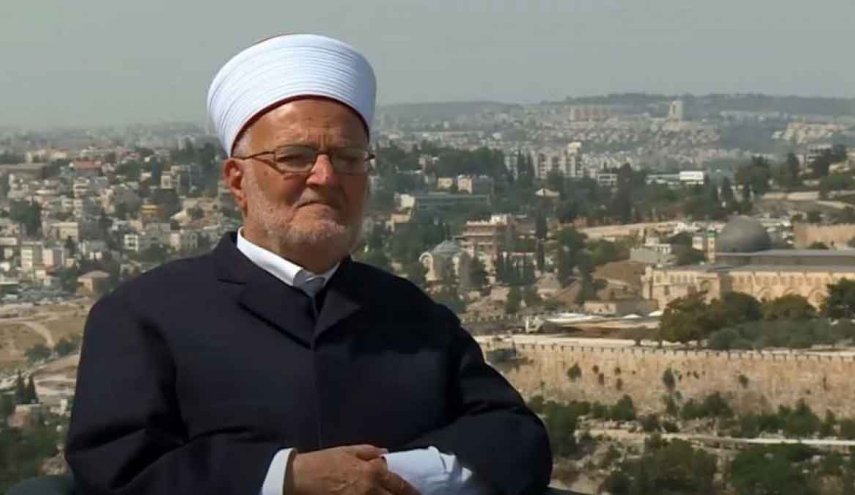 خطيب الأقصى يستنكر الموقف الدولي من الأحداث في القدس
