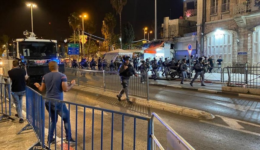 إصابة 14 فلسطينيًا خلال مواجهات مع الاحتلال في الشيخ جراح وباب العامود