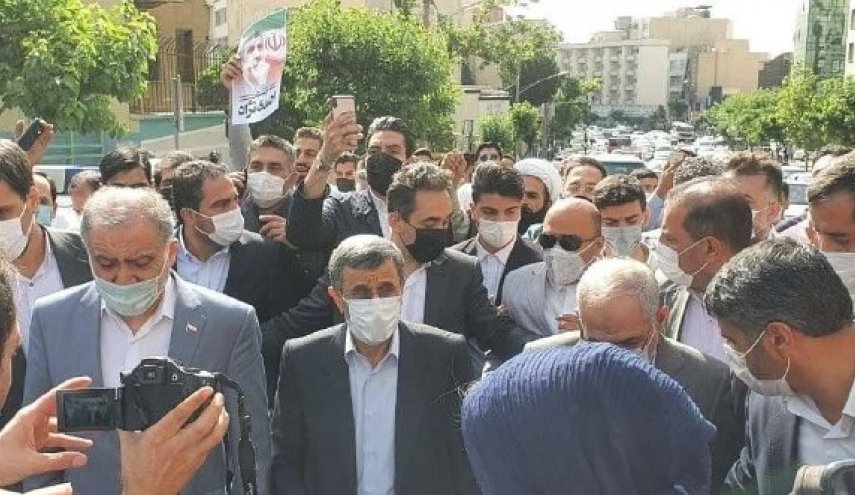 احمدي نجاد يرشح نفسه للانتخابات الرئاسية المقبلة