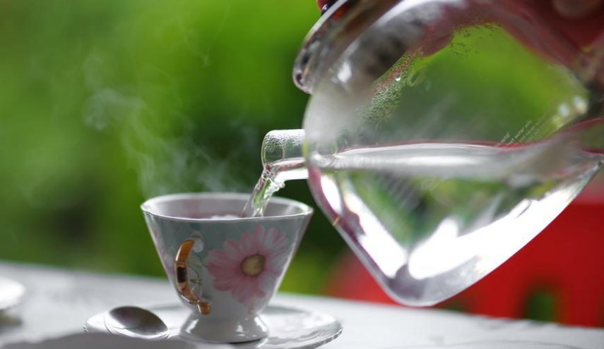برغم فوائده.. ضرر خطير وراء شرب الماء الساخن على الريق