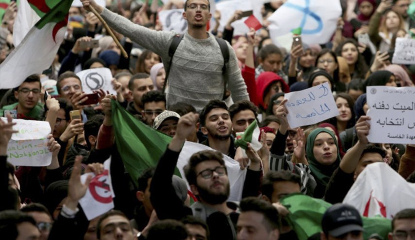 الجزائر..الشرطة تفرق احتجاجا بعد تحذير من وزارة الداخلية