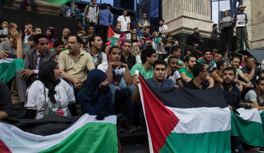 مصر: حملة أمنية على أسواق شعبية لمصادرة أعلام فلسطين
