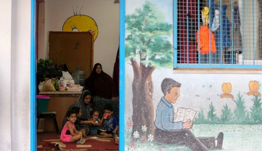 بالصور..مدارس الأونروا ملاذ النازحين في غزة